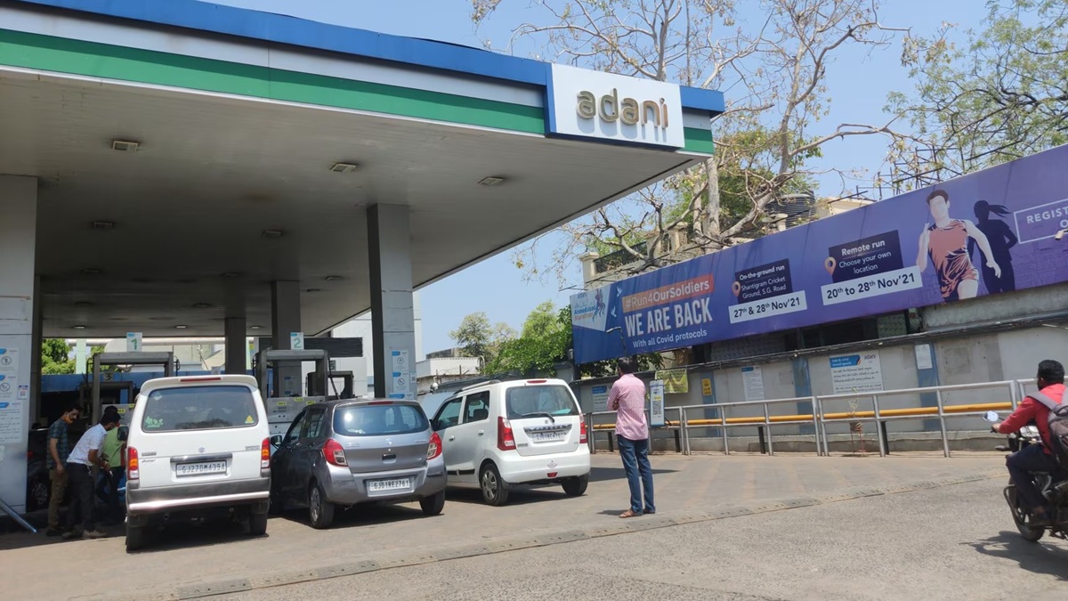 અમદાવાદીઓને મોંઘવારીનો જોરદાર ફટકો: અદાણીએ CNGના ભાવમાં કર્યો મોટો વધારો, જાણો હવે એક કિલો માટે કેટલા રૂપિયા ચૂકવવા પડશે