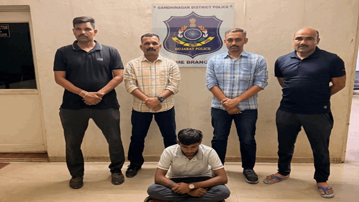 IPL સટ્ટા પર ગાંધીનગર પોલીસનો સપાટો: લોદરા-સરગાસણમાંથી 2 સટોડિયા ઝડપાયા, 53 હજારનો મુદ્દામાલ જપ્ત