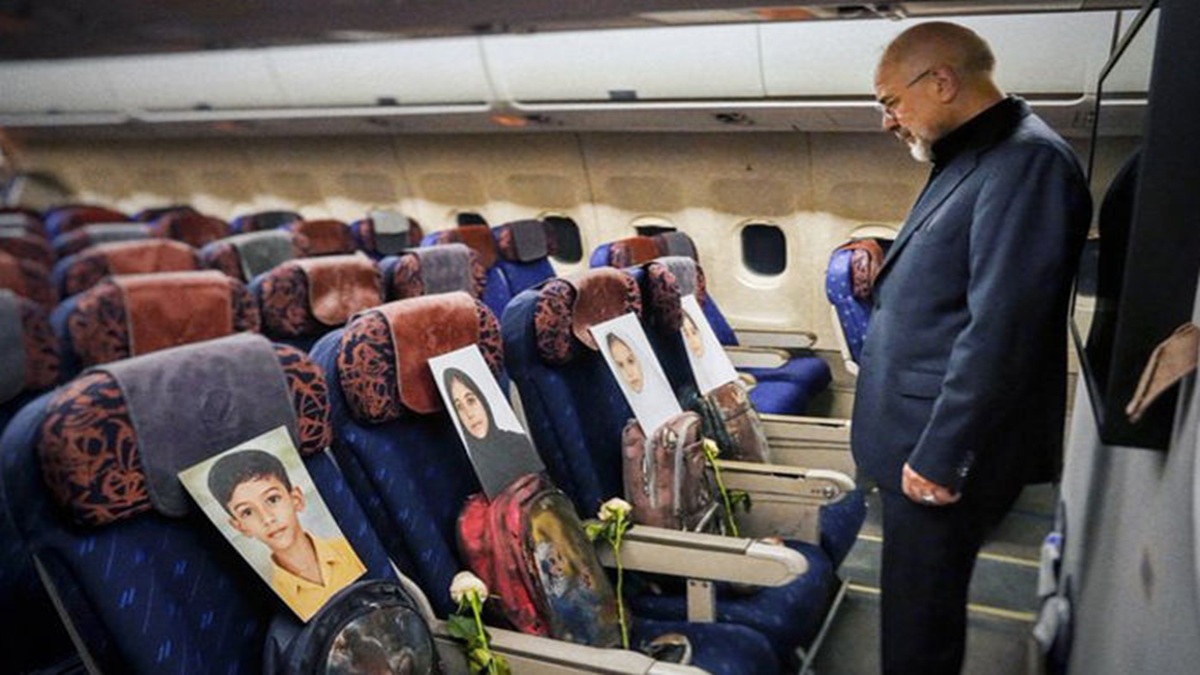 લોહીથી ખરડાયેલા દફતર, નિર્દોષ બાળકોની તસવીરો… શાંતિ મંત્રણા પહેલા ઈરાનનો મૌન સંદેશ, પાકિસ્તાનમાં દુનિયાનું ધ્યાન ખેંચાયું