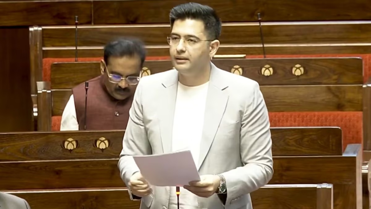 ‘સમોસા’ તો માત્ર બહાનું છે! જાણો કેમ કેજરીવાલના સૌથી ખાસ ગણાતા રાઘવ ચઢ્ઢા AAPના નિશાને આવ્યા?