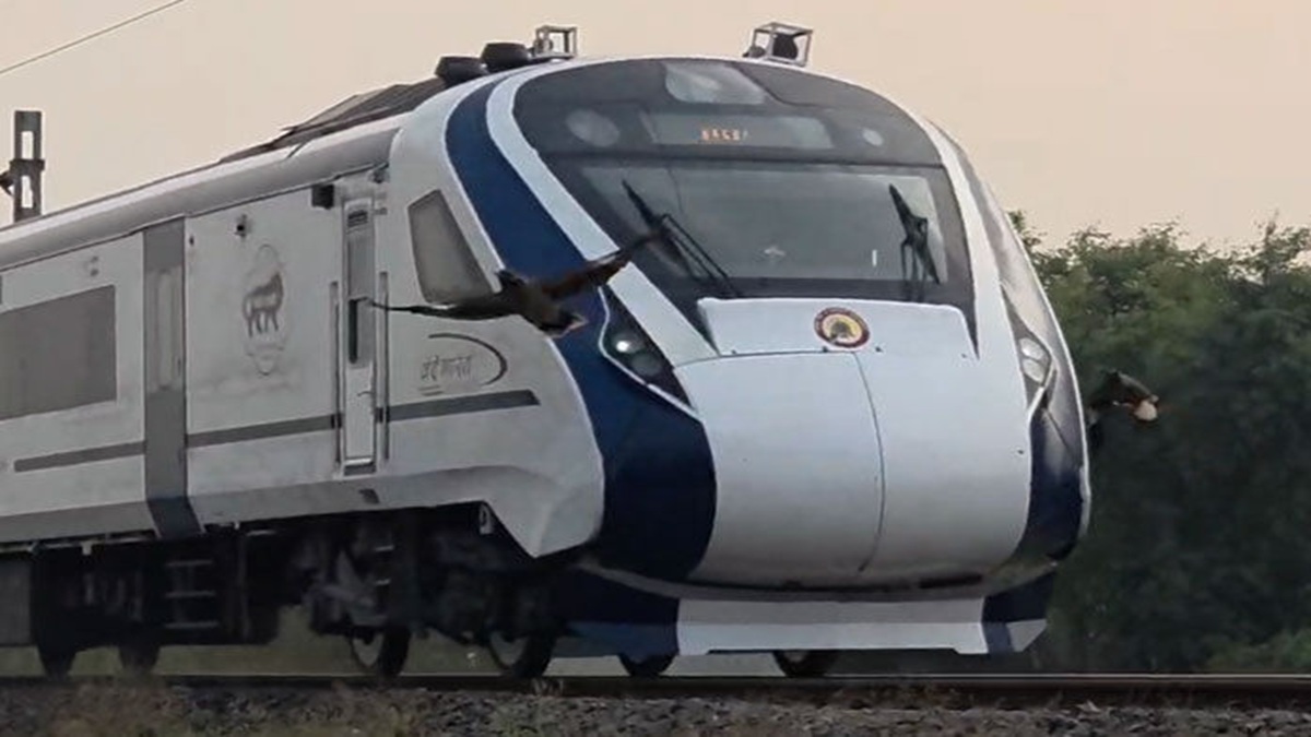 બિહારમાં મોટી ઘટના: માત્ર 1.5 કલાકમાં વંદે ભારત સહિત 3 ટ્રેનો પર પથ્થરમારો, મુસાફરોમાં મચી નાસભાગ
