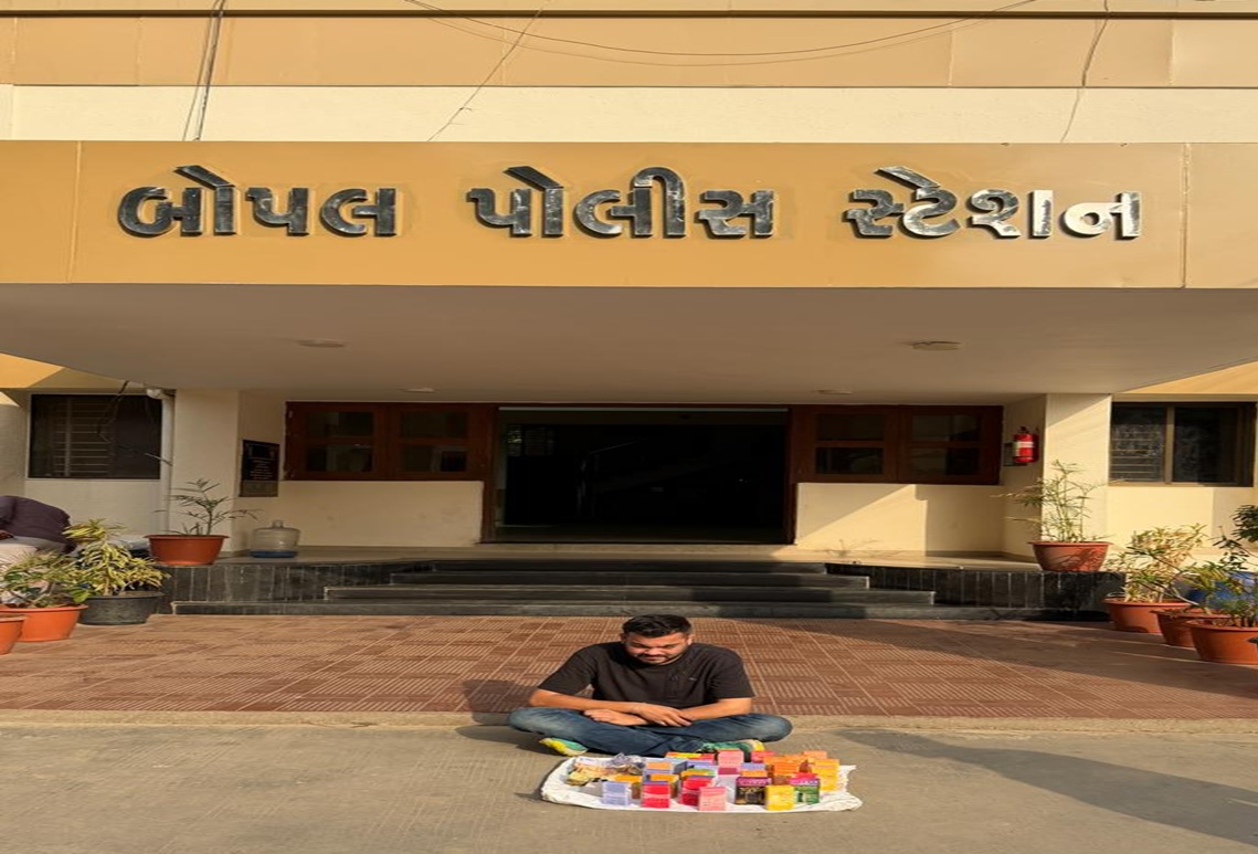 સાઉથ બોપલમાં યુવાધનને બરબાદ કરવાનું મોટું નેટવર્ક ઝડપાયું, અશોક પાન પાર્લર પર SMCના દરોડામાં 1.89 લાખનો મુદ્દામાલ જપ્ત
