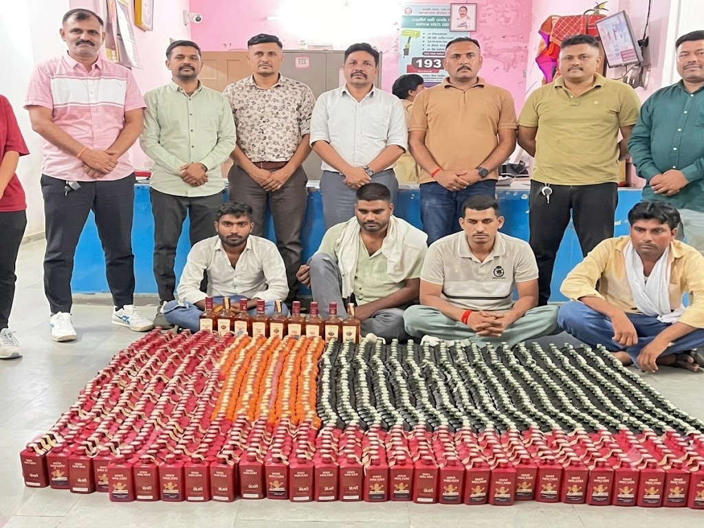 ગાંધીનગરમાં પેથાપુર પોલીસનો સપાટો: દારૂના કટિંગ પર ત્રાટકી 4 બુટલેગરોને 9.52 લાખના મુદ્દામાલ સાથે ઝડપ્યા